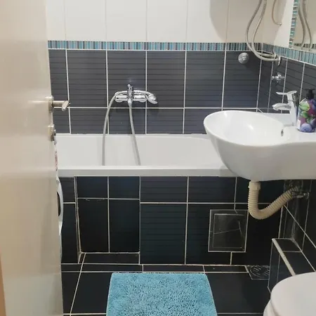 123 60m2 With Garage Apartment