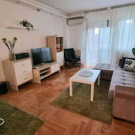 123 60m2 With Garage Apartment